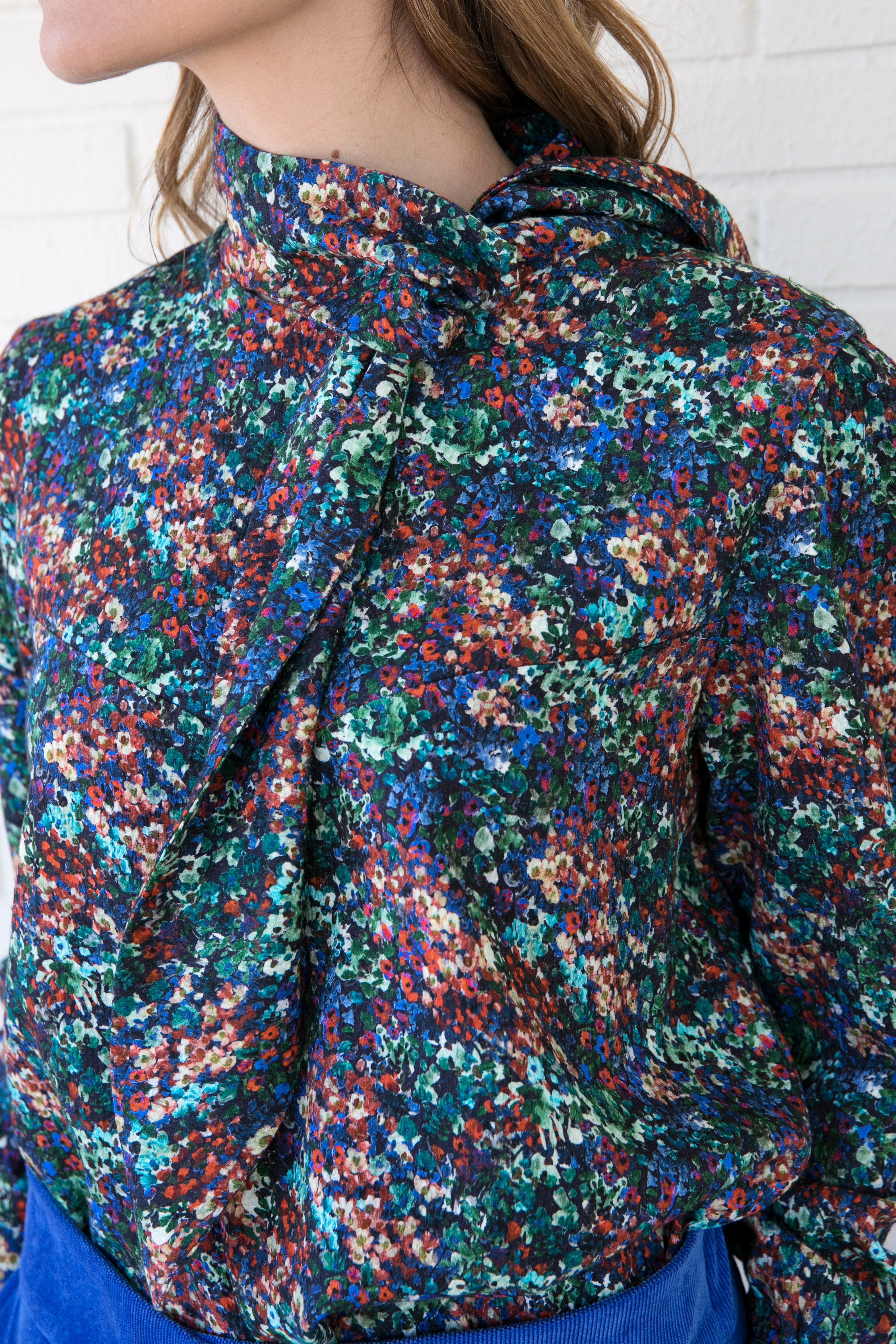 CAMISA LAZO ESTAMPADO OSCURO
