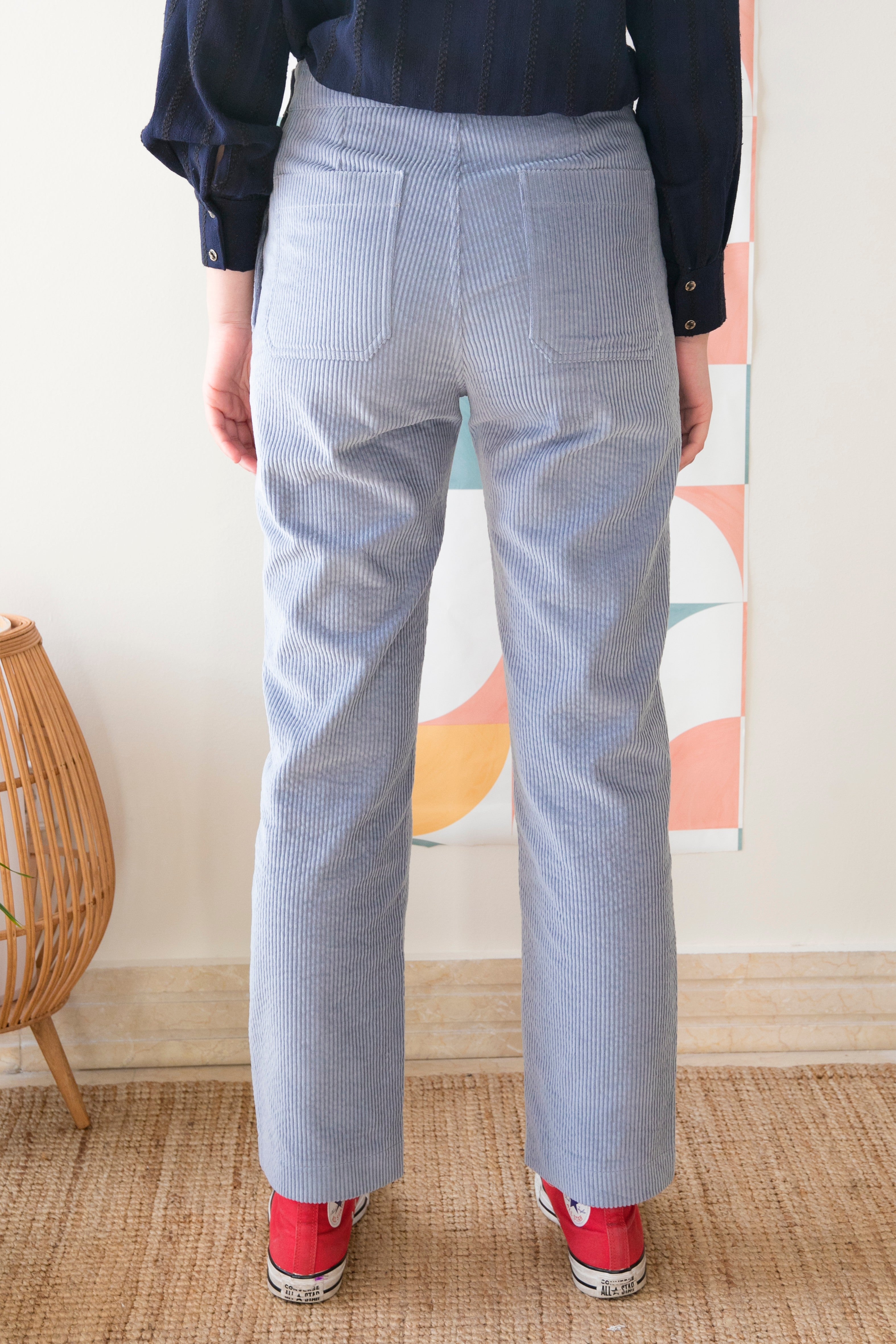 PANTALON MILAN PANA AZUL GRISACEO.