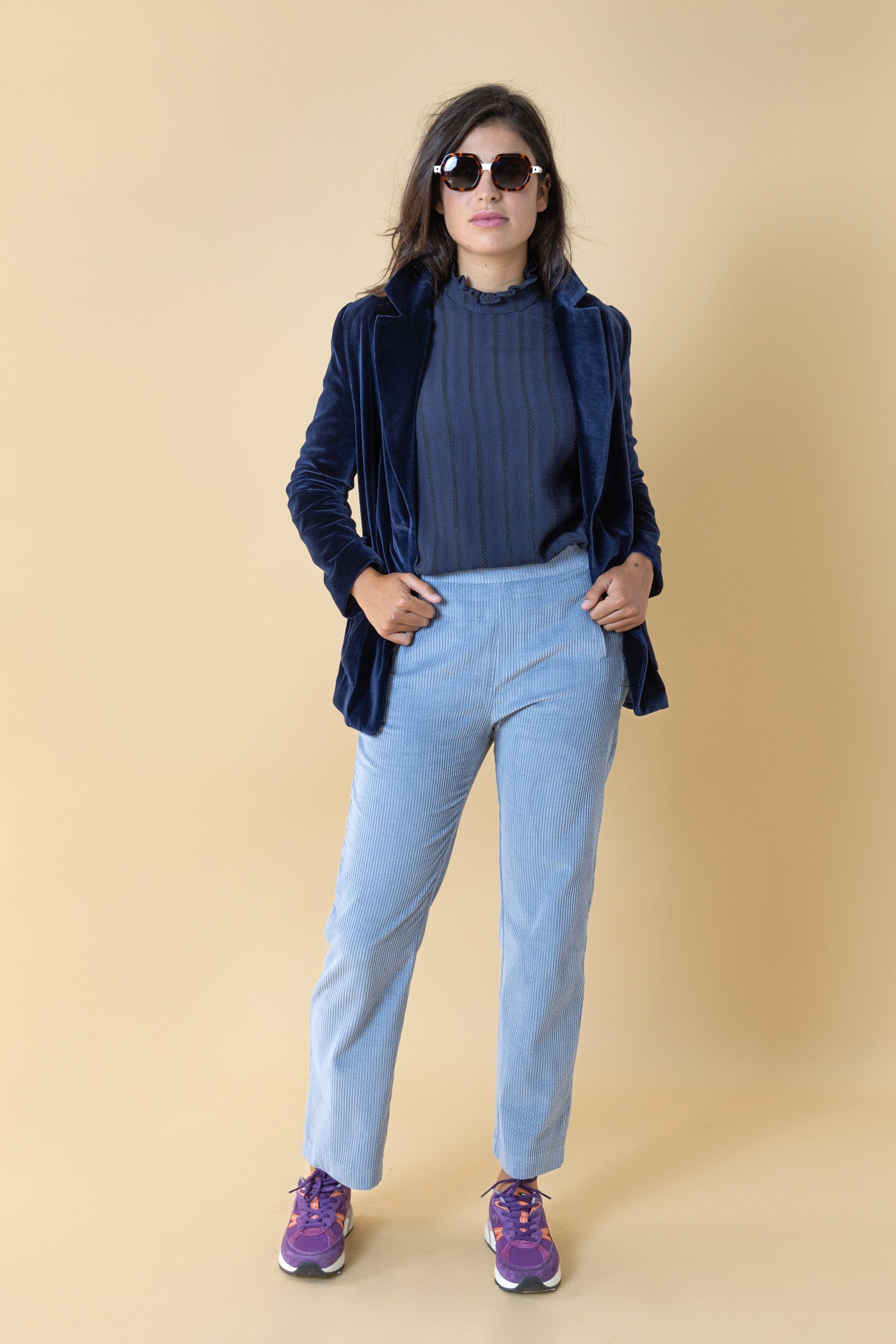 PANTALON MILAN PANA AZUL GRISACEO.