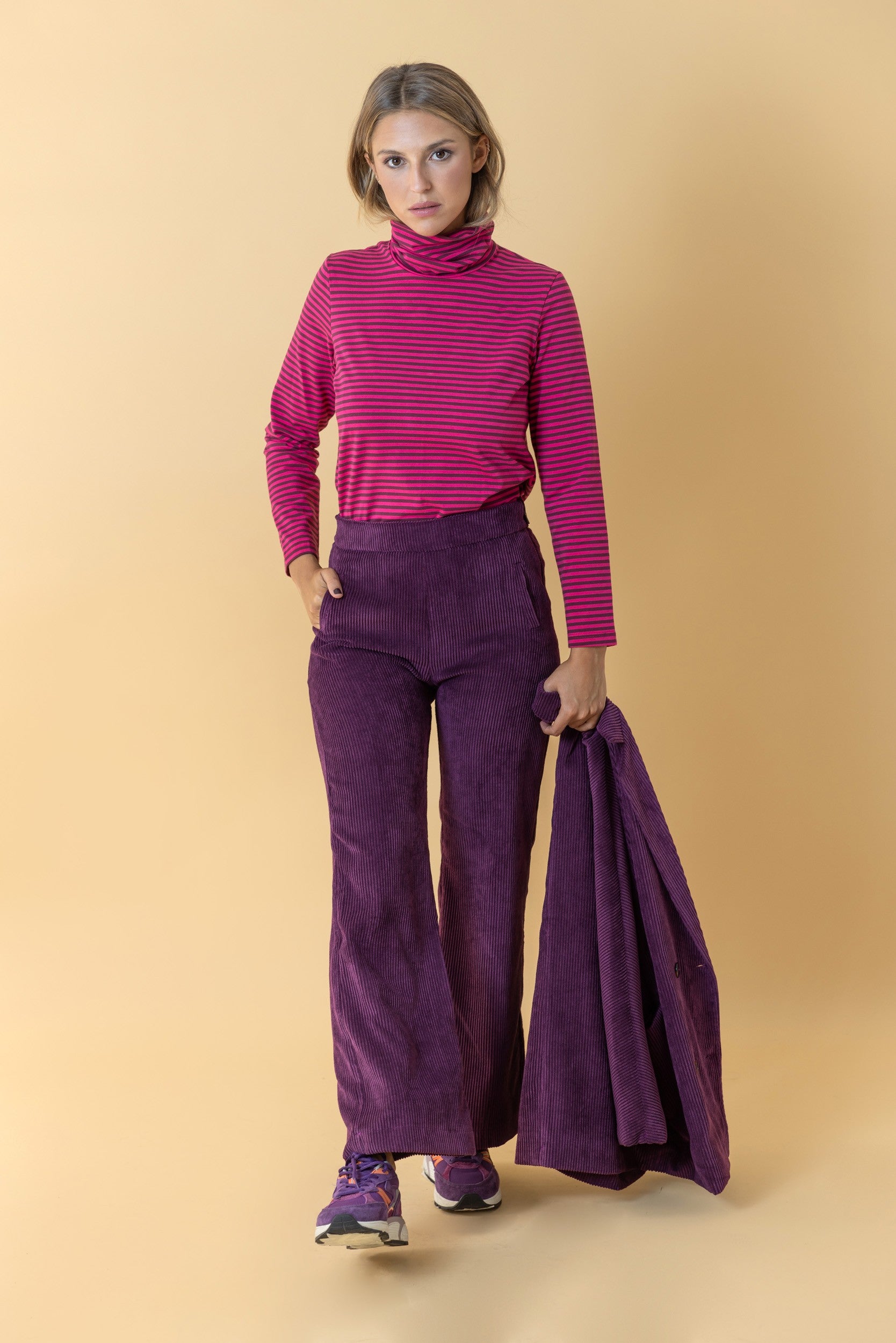 TOP CUELLO VUELTO RAYAS ROSAS