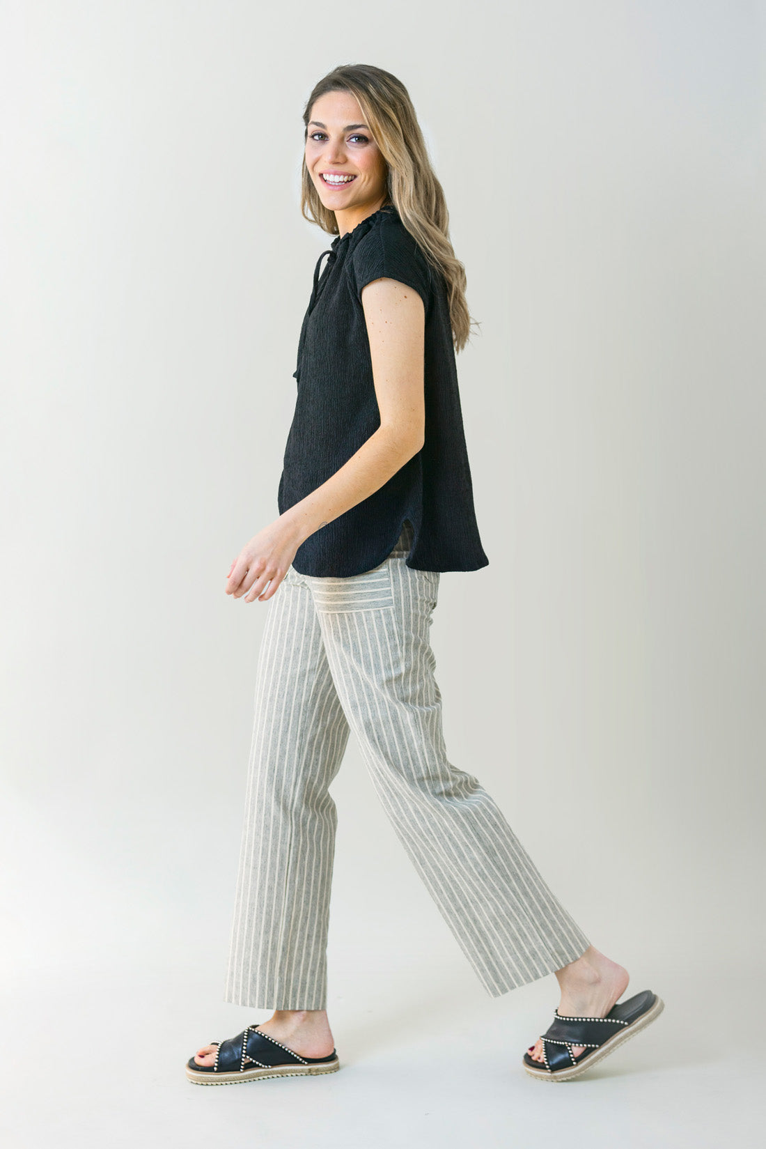 BLACK WRINKLED RIBBON TOP