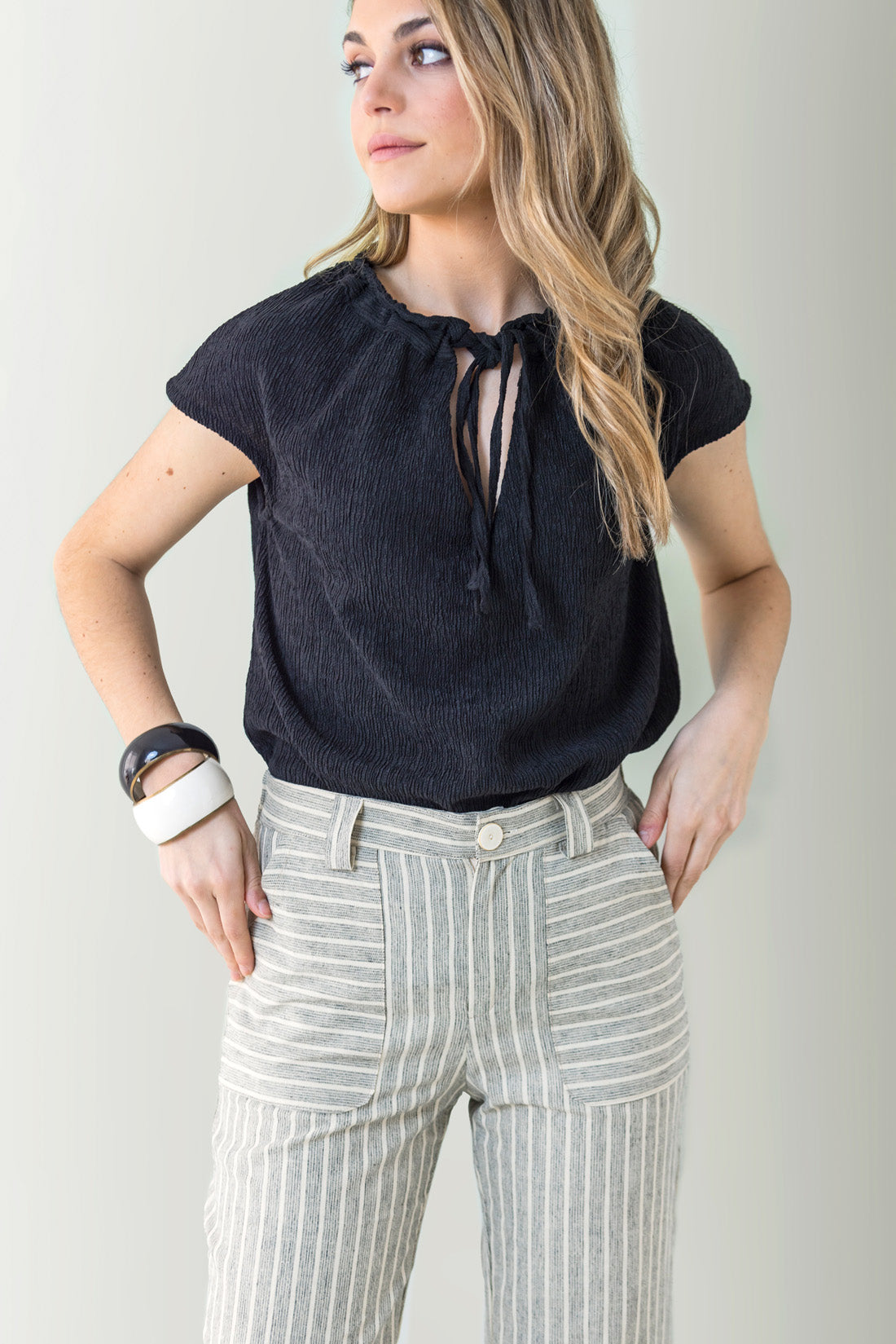 BLACK WRINKLED RIBBON TOP