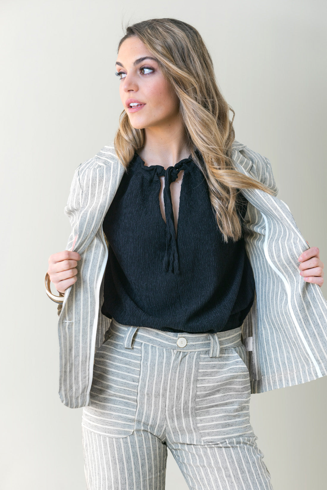 BLACK WRINKLED RIBBON TOP