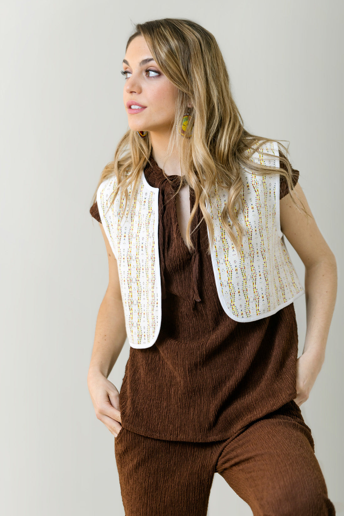 TOP CINTAS EFECTO ARRUGADO MARRON