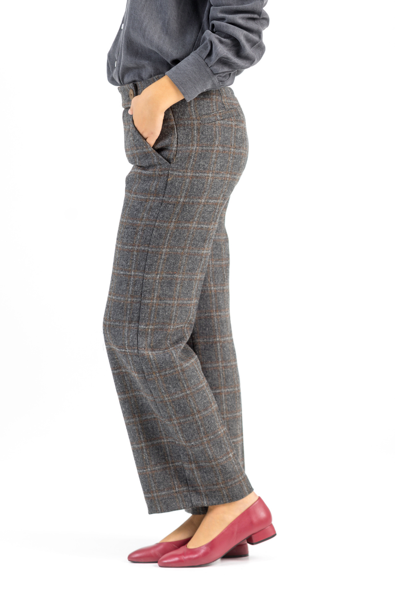 TOTAL LOOK GRIS CUADRO MARRON BLAZER