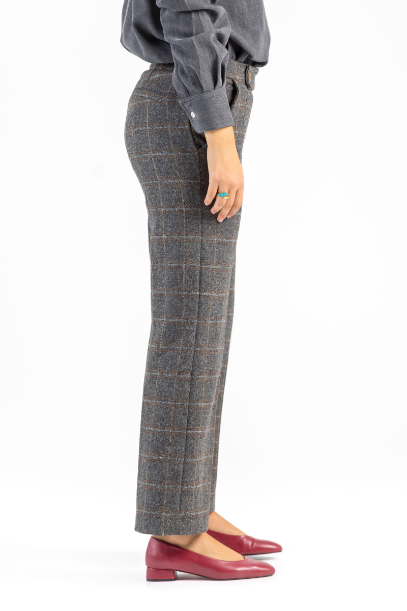PANTALON GRIS CUADRO MARRON